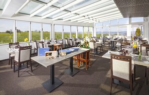 2 restaurants; lunch and dinner served - Seemöwe Wellnesshotel Swiss Quality (Guettingen)