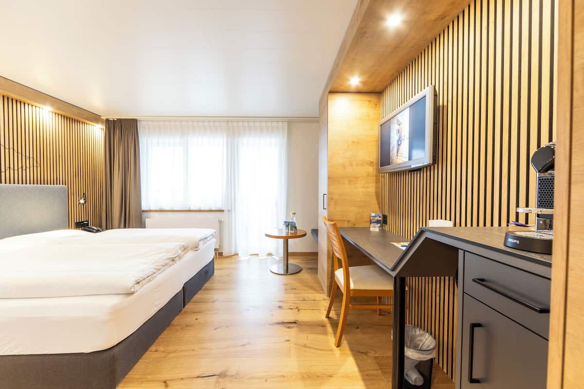 Double Room Rustico Lake Side with Balcony | Hypo-allergenic bedding, minibar, in-room safe, desk