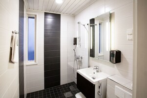 Ducha, secador de pelo, bidet, piso con calefacción en el baño