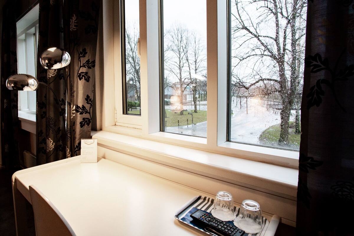 Dobbeltrom – standard | Minibar, skrivebord, wi-fi (inkludert) og sengetøy