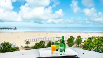 Chambre Supérieure Double ou avec lits jumeaux, balcon, vue mer | Bureau, rideaux occultants, Wi-Fi gratuit, draps fournis
