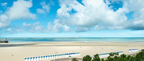 Una spiaggia nelle vicinanze