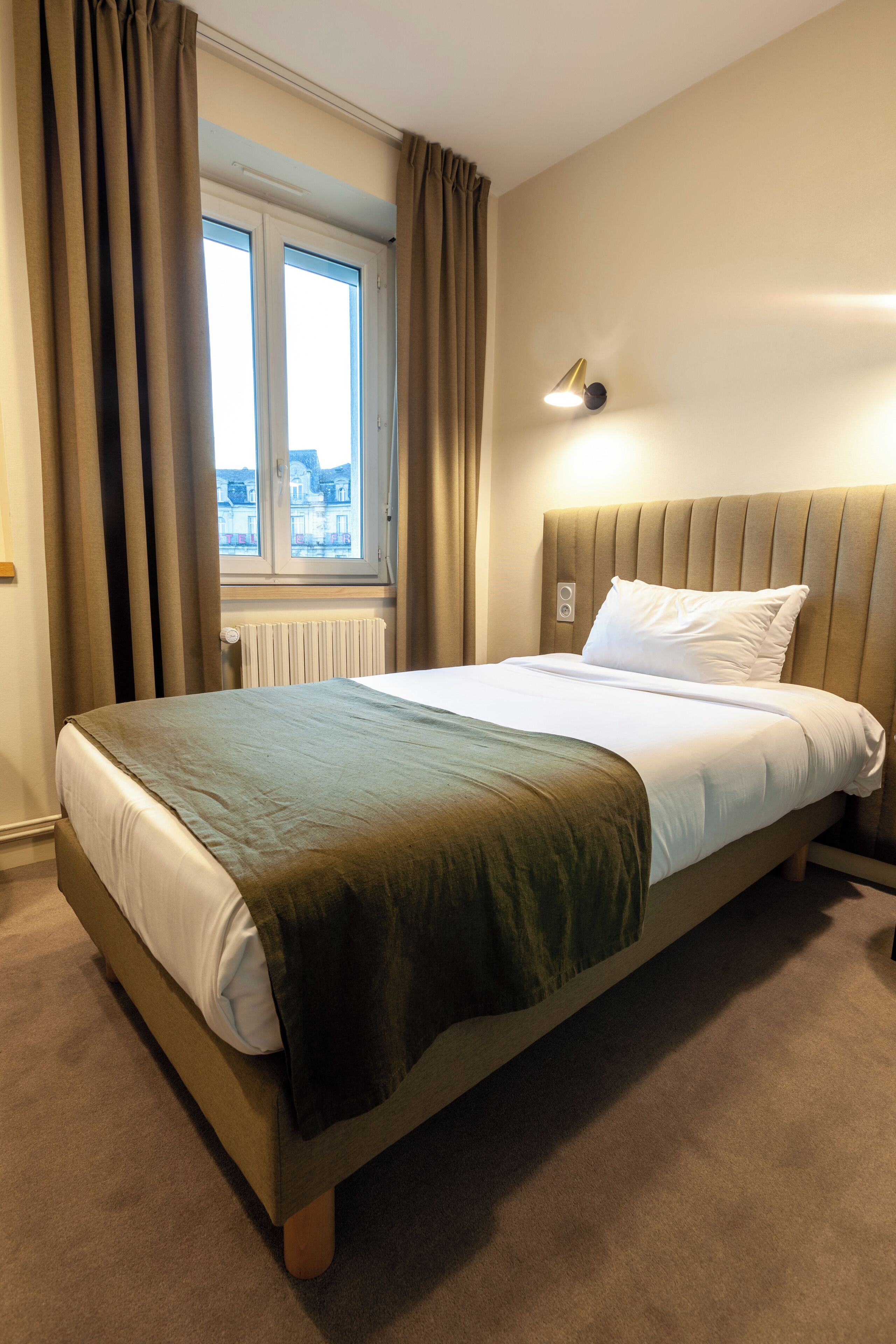 single room | 1 bedroom, desk, soundproofing, iron/ironing board