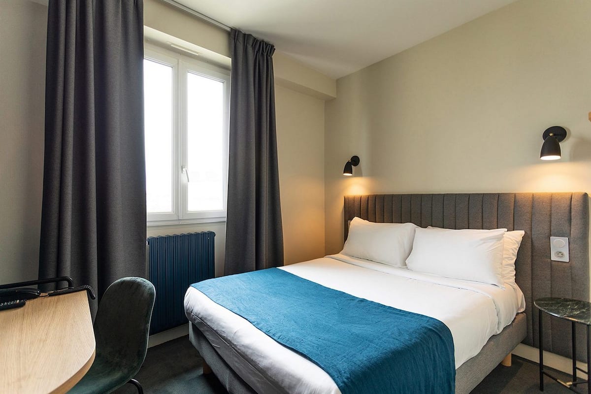 Select Comfort beds, desk, laptop workspace, soundproofing