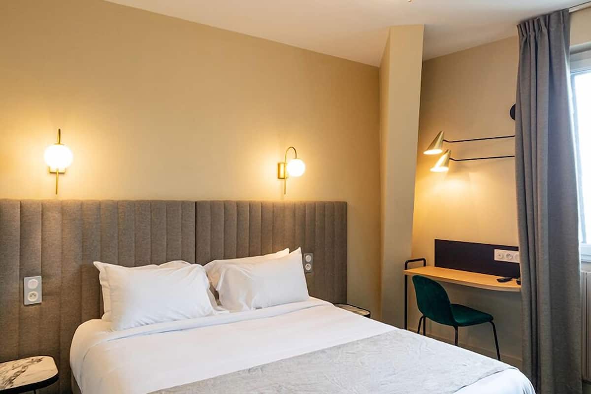 club standard double room | 1 bedroom, desk, soundproofing, iron/ironing board