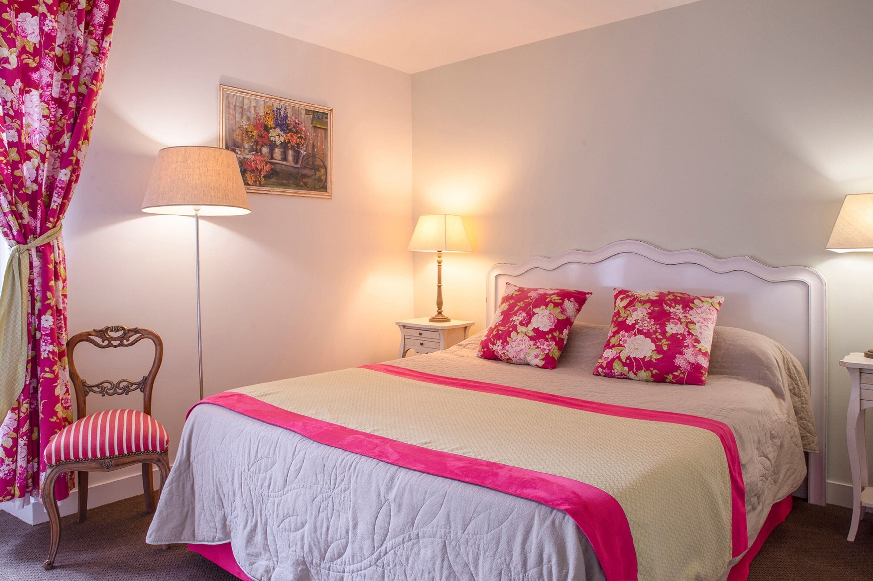 standard double room | premium bedding, individually decorated, individually furnished, desk