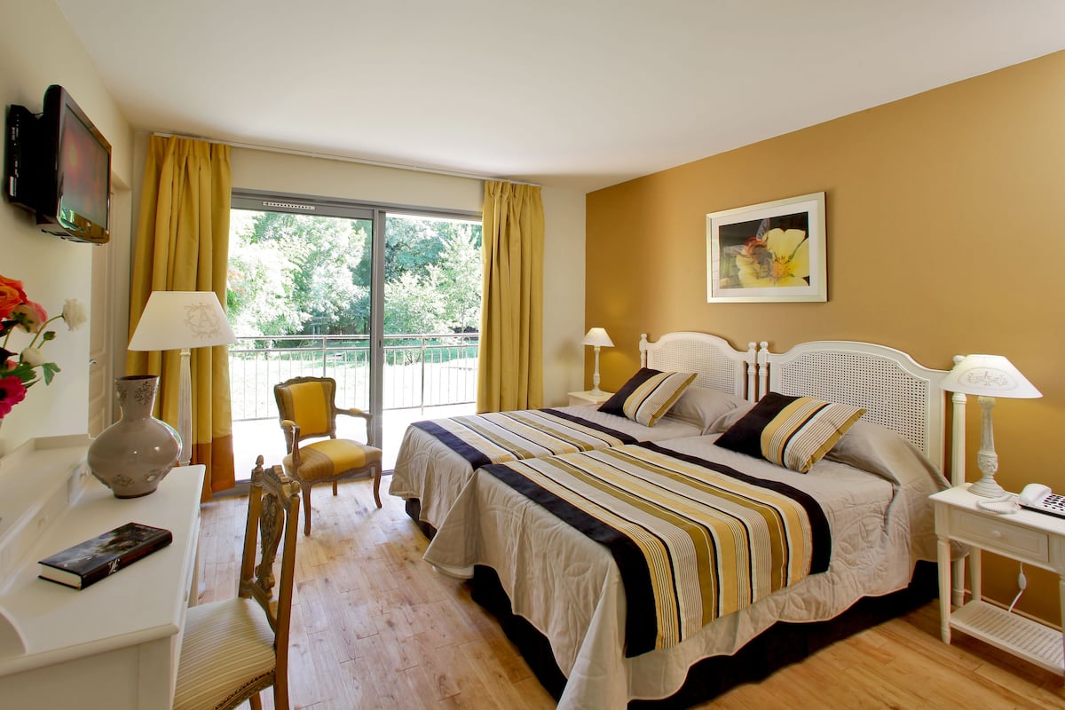 Premium bedding, individually decorated, individually furnished, desk