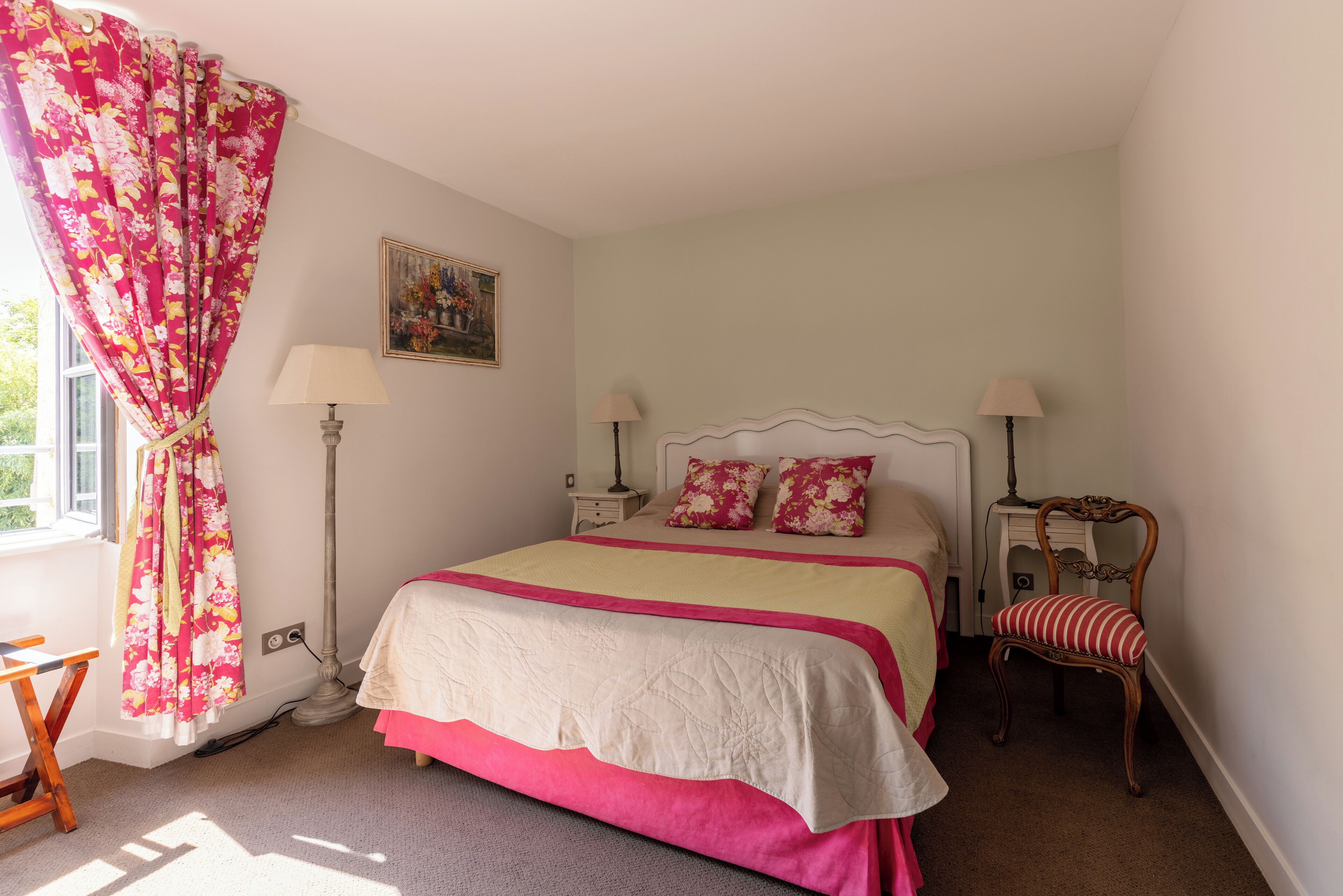 standard double room | premium bedding, individually decorated, individually furnished, desk