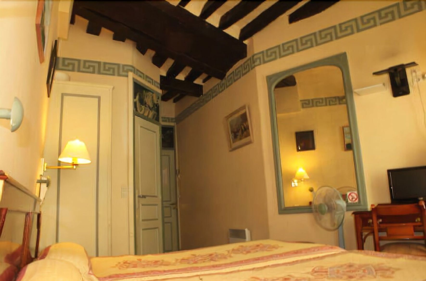 Värdeförvaringsskåp på rummet, gratis wi-fi och sängkläder