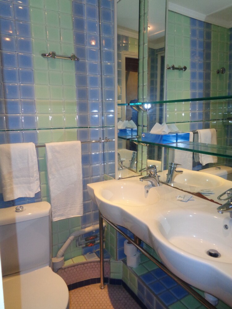 The Steps of Notre Dame by null