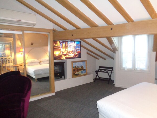 Superior Double Room - Notre Dame View | In-room safe, free WiFi, bed sheets