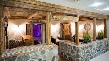 Couples treatment rooms, sauna, hot tub, steam room, body treatments