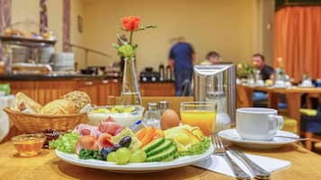 Daily buffet breakfast (EUR 14.90 per person)