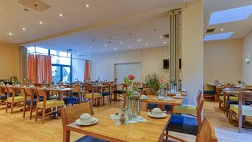 Daily buffet breakfast (EUR 14.90 per person)