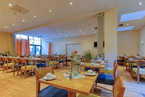 Daily buffet breakfast (EUR 14.90 per person)