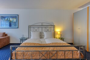 Individually decorated, desk, soundproofing, free WiFi - Centro Hotel Braunschweig, Trademark Collection by Wyndham (Braunschweig)