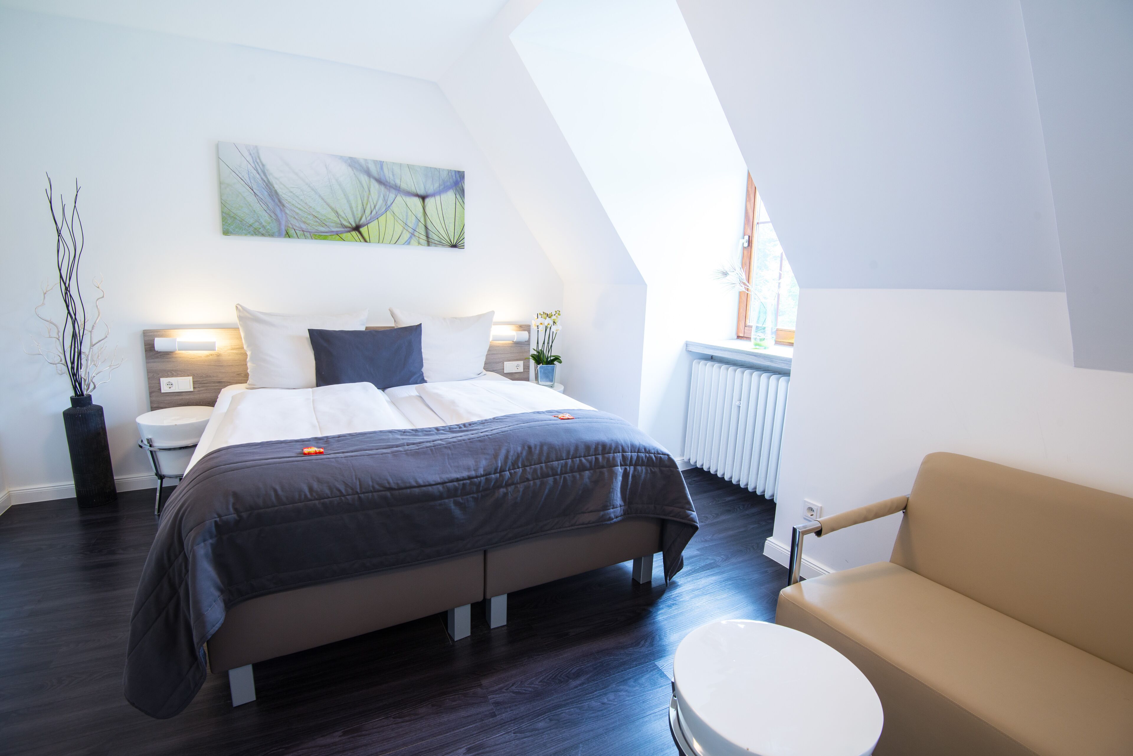 standard double room | 1 bedroom, in-room safe, desk, iron/ironing board