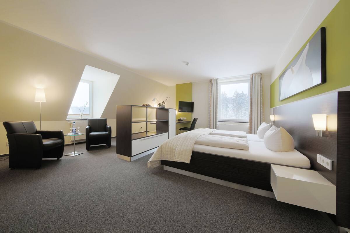 comfort double room | 1 bedroom, in-room safe, desk, iron/ironing board