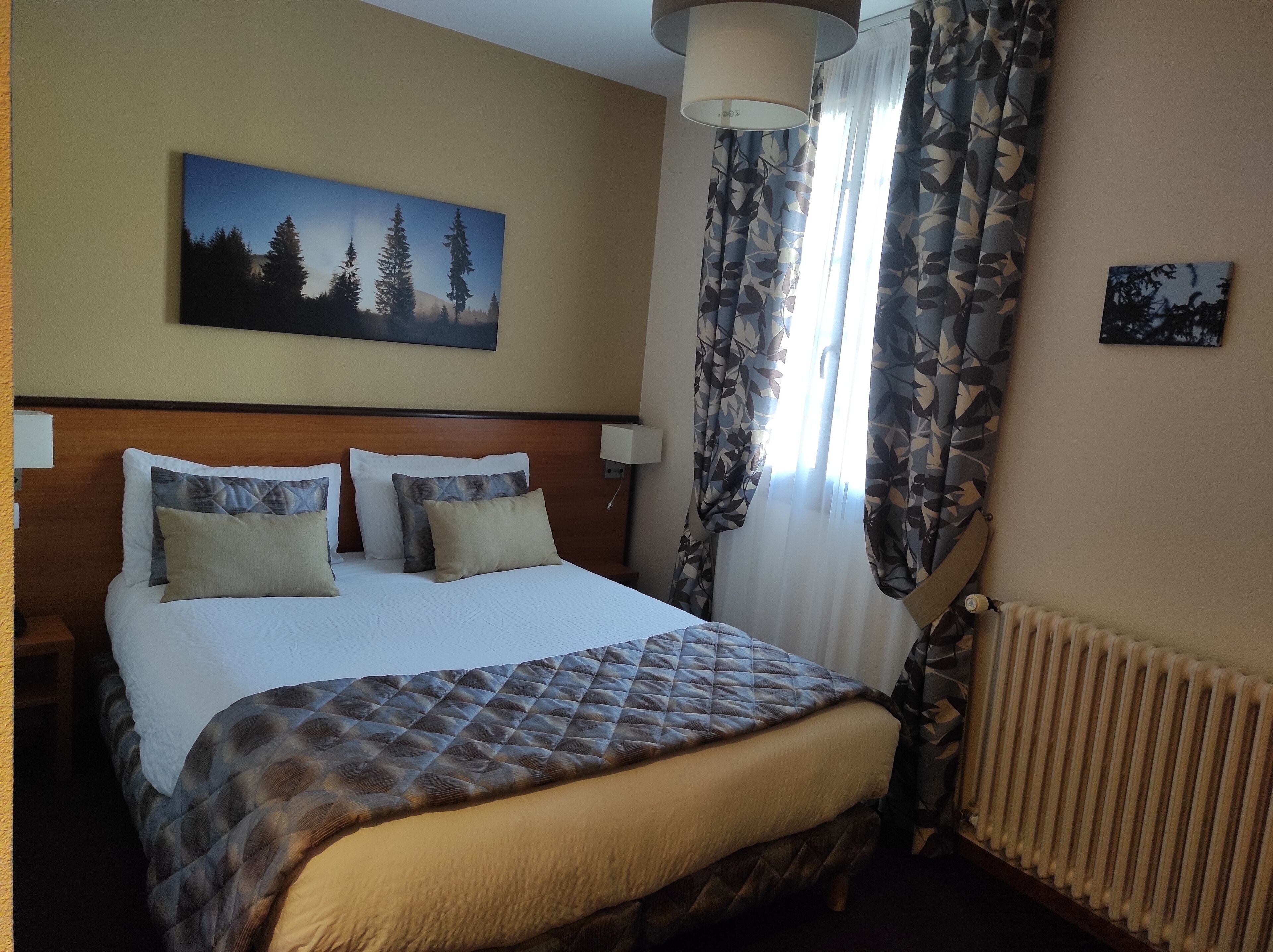 classic double room, 1 queen bed, non smoking | premium bedding, minibar, in-room safe, individually decorated