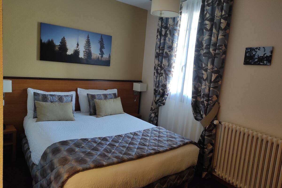 classic double room, 1 queen bed, non smoking | premium bedding, minibar, in-room safe, individually decorated