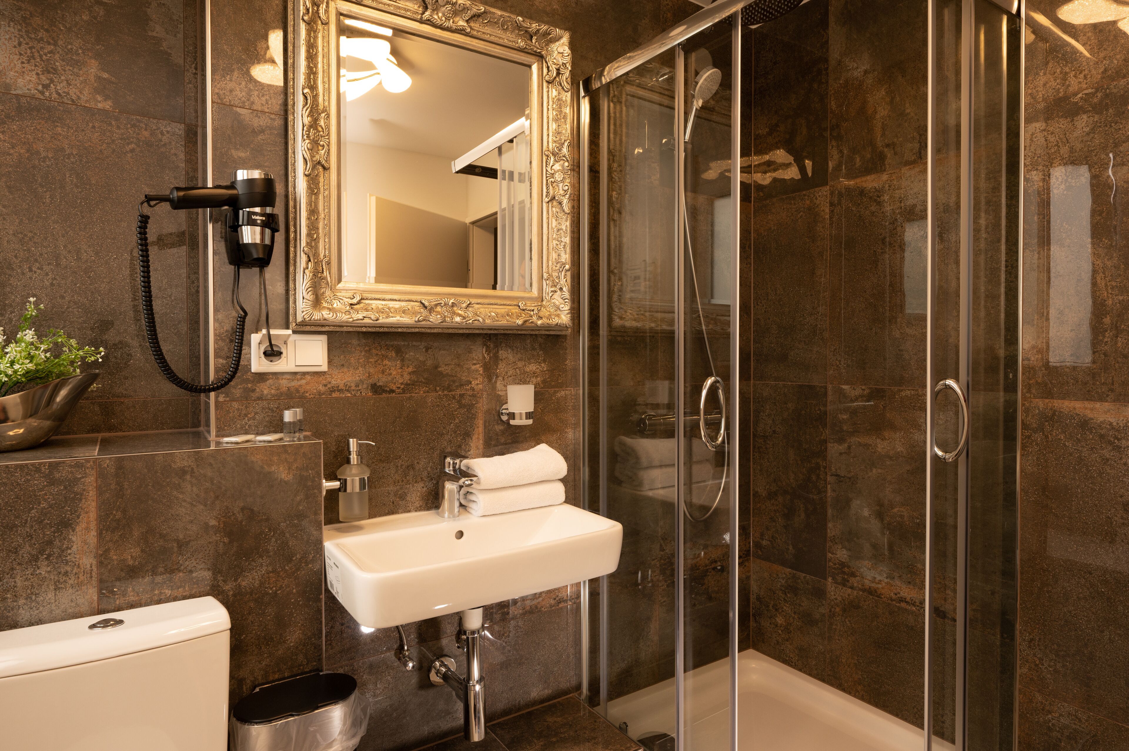 double room | bathroom | shower, hair dryer, towels