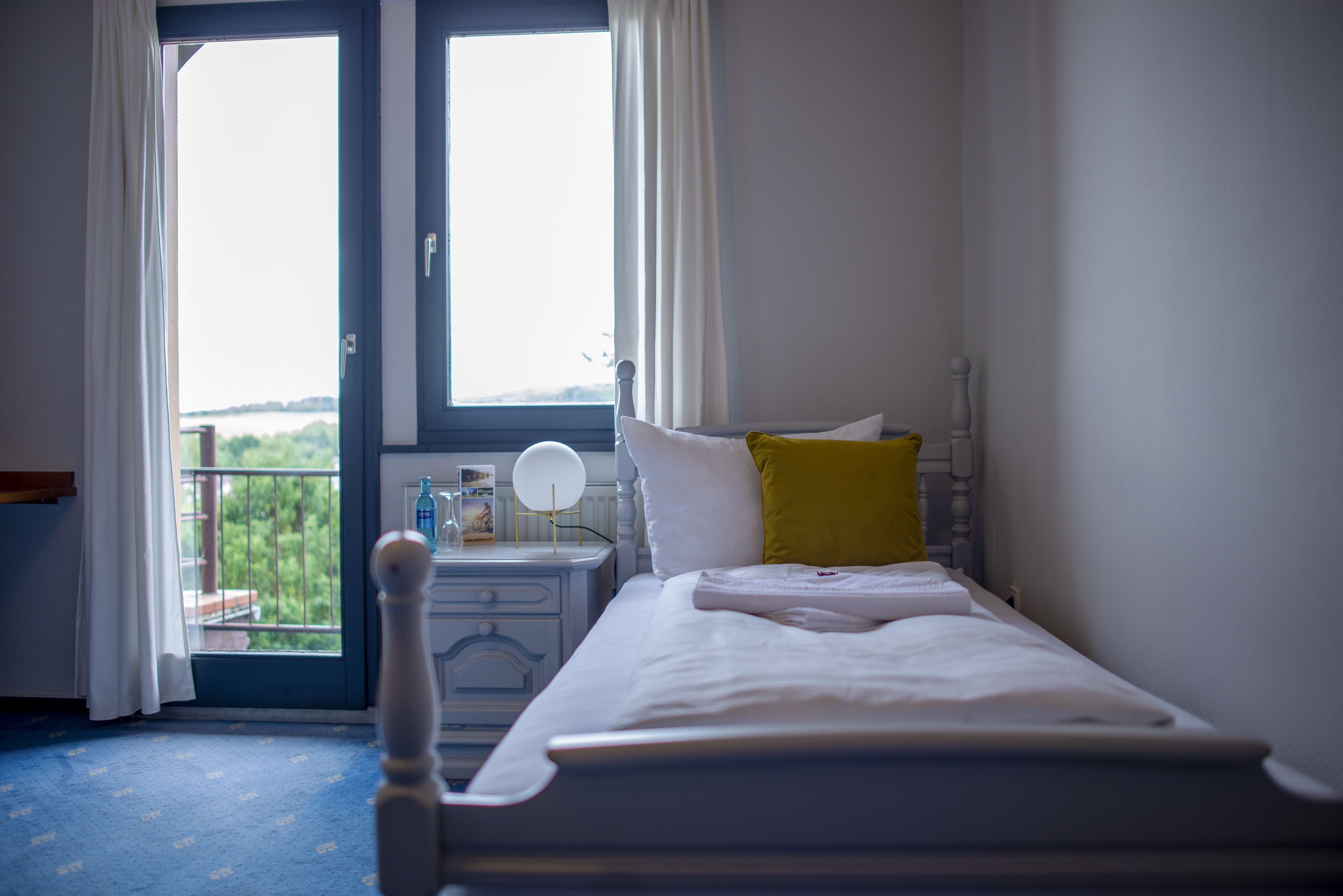 standard single room | desk, cots/infant beds, free wifi, bed sheets