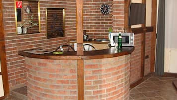 Deluxe-Zimmer | Eigene Kochnische | Wasserkocher mit Kaffee-/Teezubehör, Kühlschrank, Herdplatte