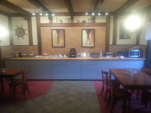 Daily buffet breakfast for a fee - Hotel Im Mühlengrund (Alfter)