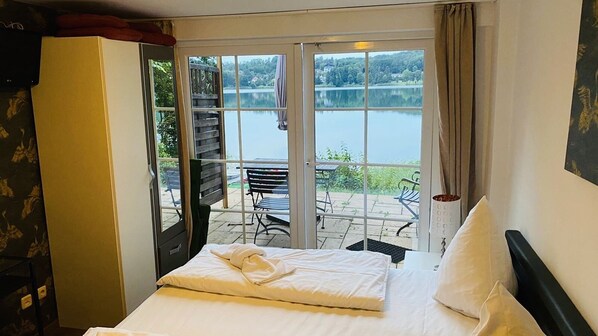 Double Room, Lake View | Desk, blackout curtains, free WiFi, bed sheets - Strandhotel Vier Jahreszeiten Buckow (Buckow)