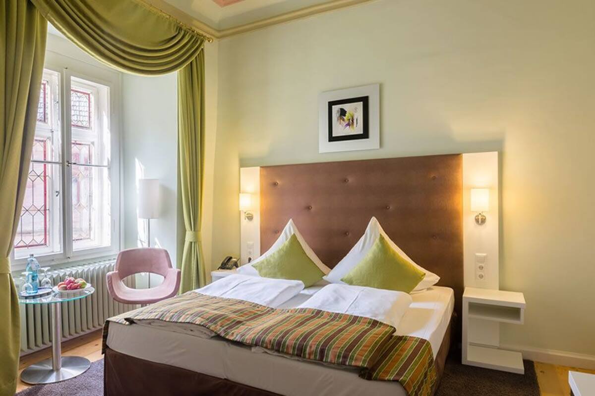 Comfort Double Room | Minibar, in-room safe, individually decorated, individually furnished