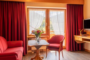 Family Apartment, 2 Bedrooms | Living area