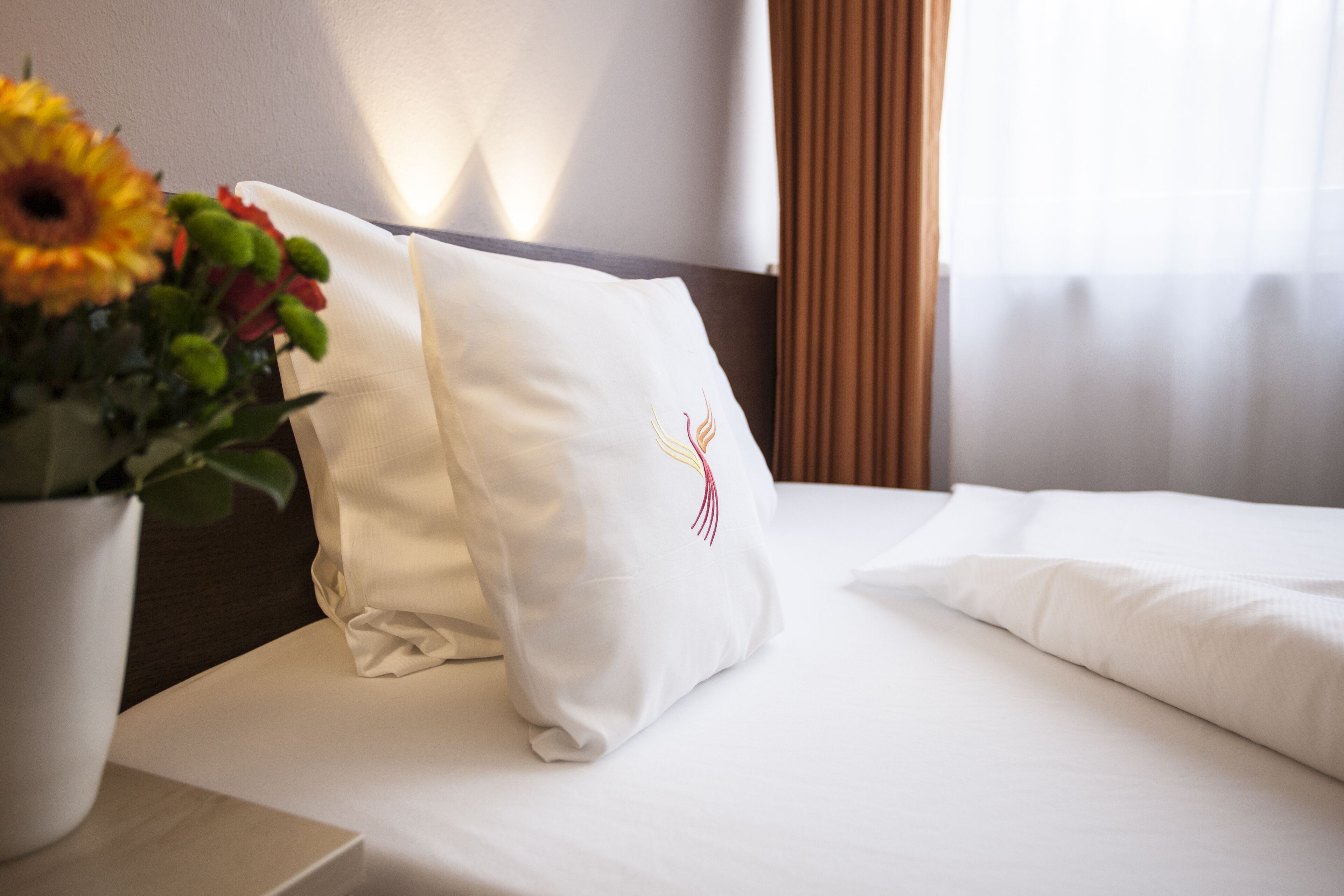 standard single room | 1 bedroom, in-room safe, desk, laptop workspace