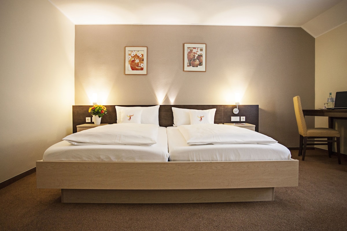 standard double room | 1 bedroom, in-room safe, desk, laptop workspace