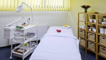 Lichaamsbehandelingen, hotstone-massages, body wraps, body scrubs