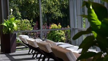 Körperbehandlungen, Warmsteinmassagen, Ganzkörperwickelbehandlung