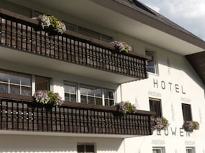 Front of property - Landhotel Loewen (Blumberg)
