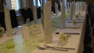 Tägliches Frühstücksbuffet gegen Gebühr