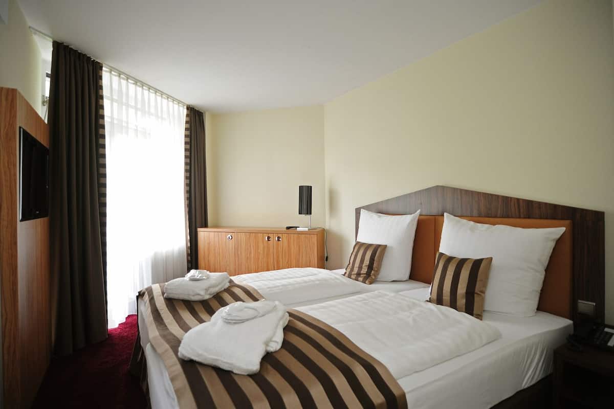 Deluxe studio, 1 slaapkamer | Luxe beddengoed, een kluis op de kamer, een bureau, gratis wifi
