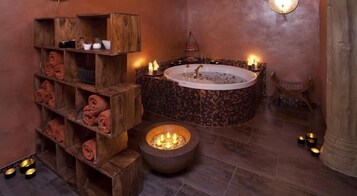 Un sauna, una bañera de hidromasaje, baño turco, tratamientos corporales