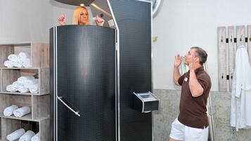 Sauna, tina de hidromasaje, baño de vapor y tratamientos corporales