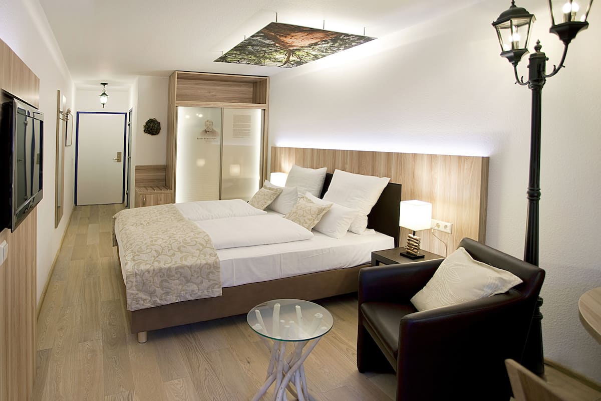 Comfort tweepersoonskamer, 1 tweepersoonsbed | Luxe beddengoed, een kluis op de kamer, een bureau, gratis wifi