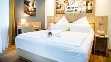 Deluxe Studio, 1 Bedroom | Premium bedding, in-room safe, desk, free WiFi