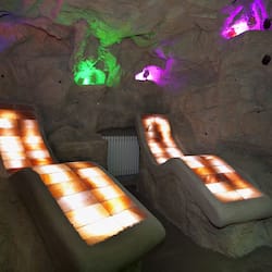 Een sauna, een bubbelbad, een stoombad, lichaamsbehandelingen
