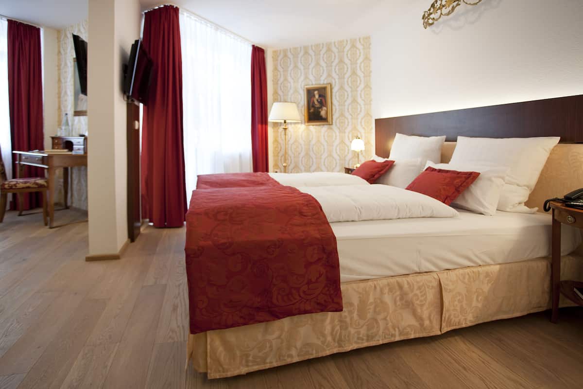 Comfort studio, 1 slaapkamer | Luxe beddengoed, een kluis op de kamer, een bureau, gratis wifi