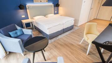 Design-huone | 1 makuuhuone, tallelokero huoneessa, yksilöllisesti kalustettu, työpöytä