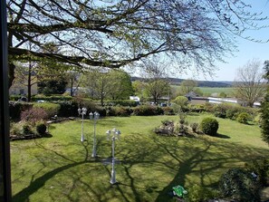 Utsikt mot trädgården