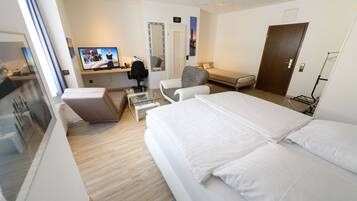 Caja de seguridad en la habitación y escritorio