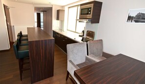 Appartement Supérieur | Cuisine privée | Réfrigérateur, micro-ondes, plaque de cuisson, lave-vaisselle