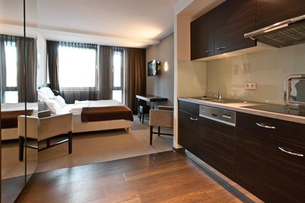 Comfort Apartment (Plus) | In-room safe, desk, blackout drapes, soundproofing