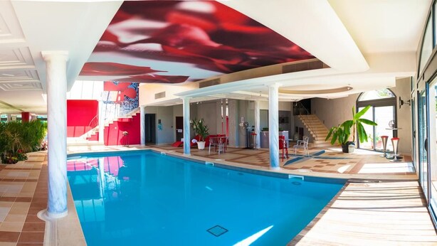 Pool - Le Domaine Des Chevaliers De Malte Hotel (Villedieu-les-Poêles-Rouffigny)